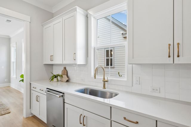 744 Blueway Avenue, Summerville, SC 29486
