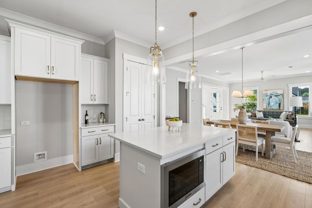 744 Blueway Avenue, Summerville, SC 29486