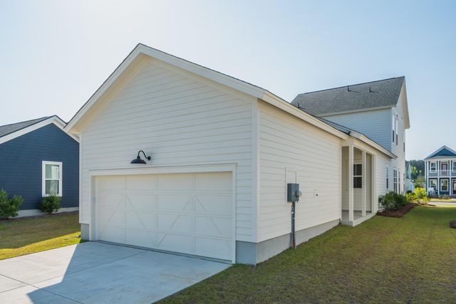 744 Blueway Avenue, Summerville, SC 29486