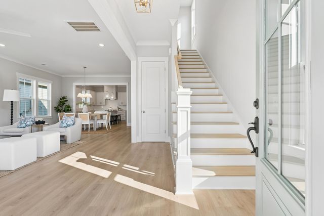 744 Blueway Avenue, Summerville, SC 29486