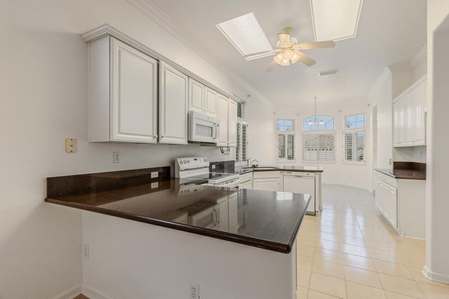 5194 Green Grove Ln, Roseville, CA 95747