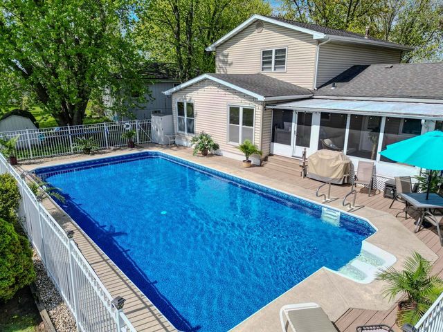 1184 Winterhaven Lane, Crown Point, IN 46307