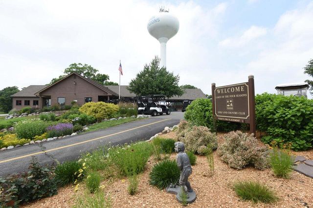 1184 Winterhaven Lane, Crown Point, IN 46307