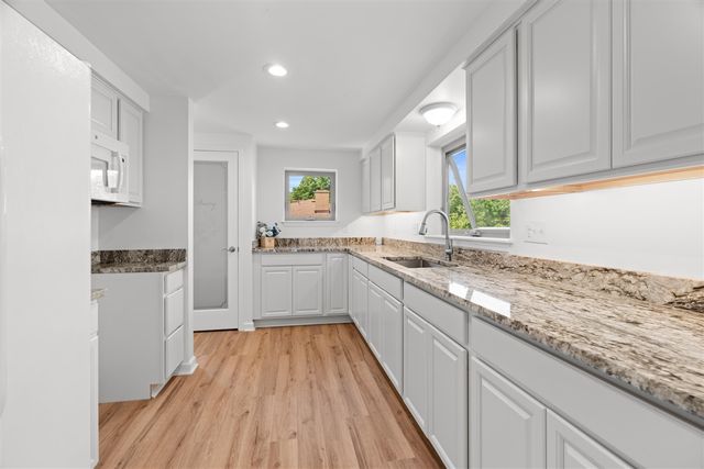 9996 Highland Road, White Lake, MI 48386