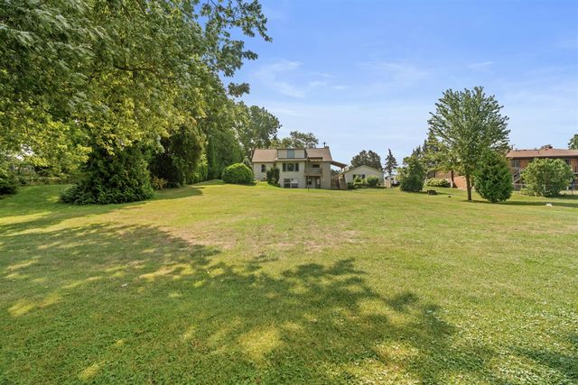 9996 Highland Road, White Lake, MI 48386