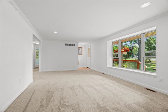 9996 Highland Road, White Lake, MI 48386