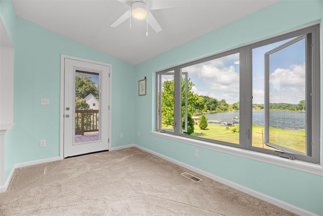 9996 Highland Road, White Lake, MI 48386