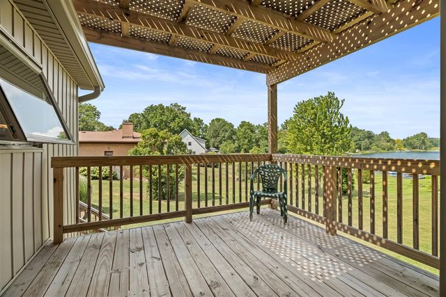 9996 Highland Road, White Lake, MI 48386