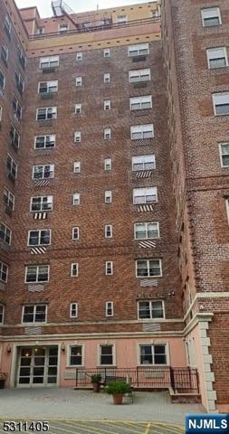 70 Munn Avenue 602, East Orange, NJ 07018