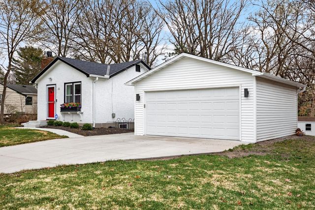 140 Hickory Street, Mahtomedi, MN 55115