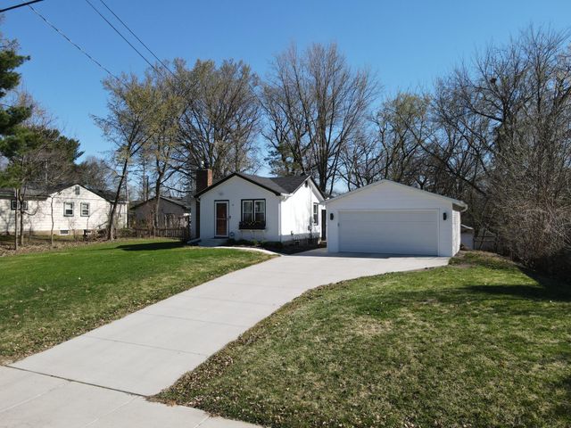 140 Hickory Street, Mahtomedi, MN 55115