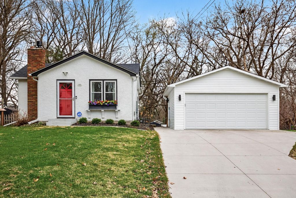 140 Hickory Street, Mahtomedi, MN 55115