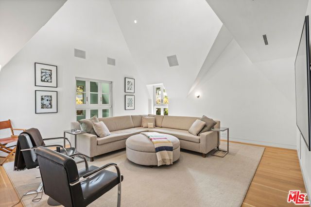 165 Mabery Road, Santa Monica, CA 90402