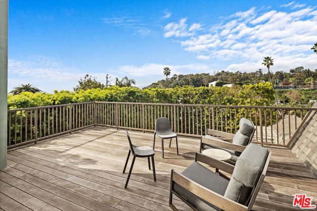 165 Mabery Road, Santa Monica, CA 90402