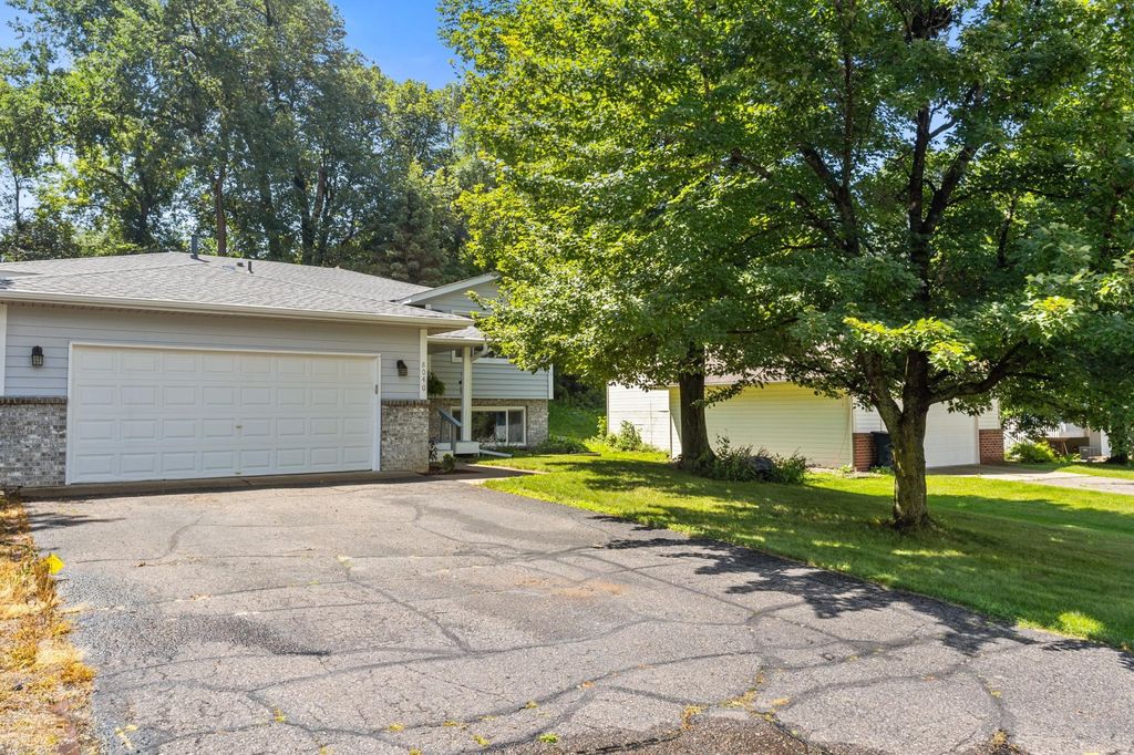 8040 170th Street W, Lakeville, MN 55044