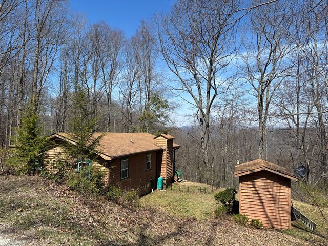 74 Hemlock Lane, Topton, NC 28781