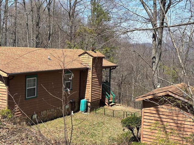 74 Hemlock Lane, Topton, NC 28781