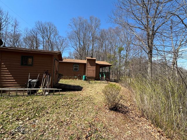 74 Hemlock Lane, Topton, NC 28781