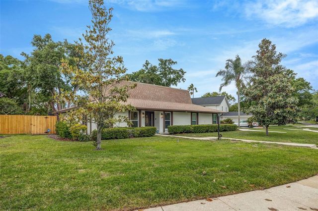 13313 GOLF CREST CIRCLE, Tampa, FL 33618