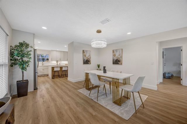 13313 GOLF CREST CIRCLE, Tampa, FL 33618