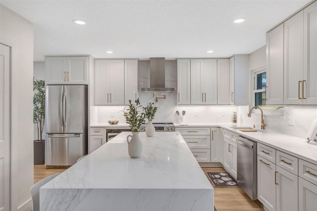 13313 GOLF CREST CIRCLE, Tampa, FL 33618