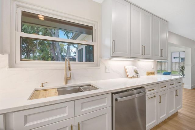 13313 GOLF CREST CIRCLE, Tampa, FL 33618