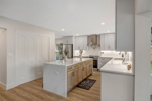 13313 GOLF CREST CIRCLE, Tampa, FL 33618