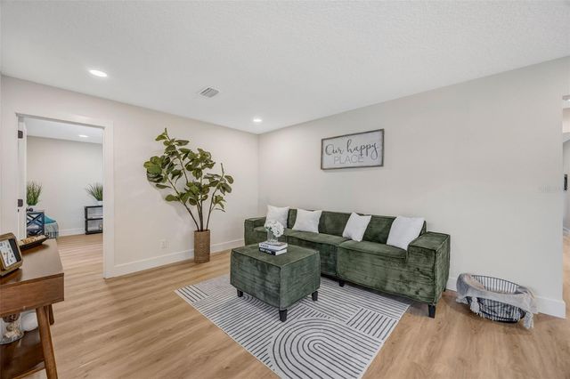 13313 GOLF CREST CIRCLE, Tampa, FL 33618