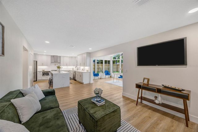 13313 GOLF CREST CIRCLE, Tampa, FL 33618