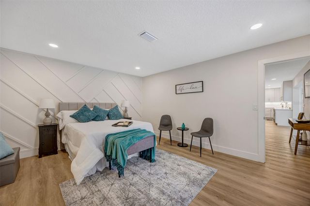 13313 GOLF CREST CIRCLE, Tampa, FL 33618