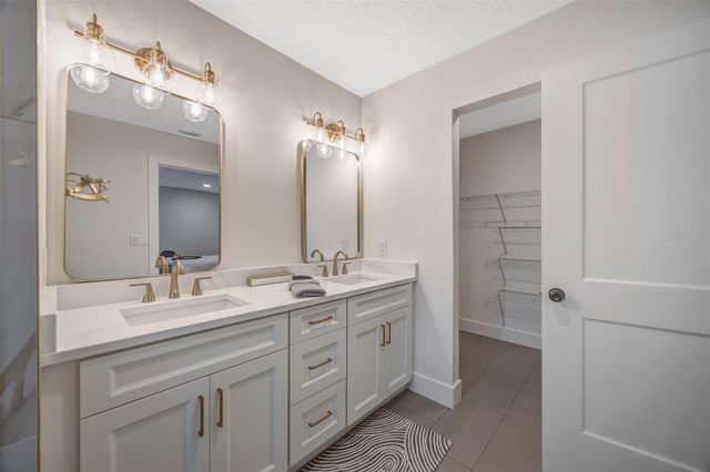 13313 GOLF CREST CIRCLE, Tampa, FL 33618