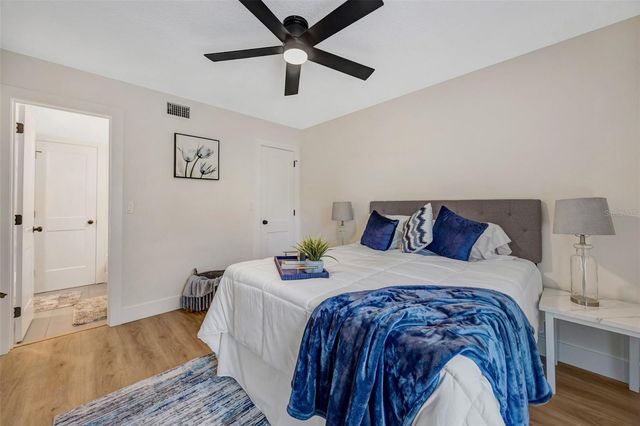 13313 GOLF CREST CIRCLE, Tampa, FL 33618