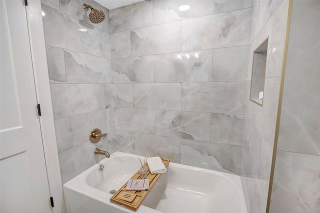 13313 GOLF CREST CIRCLE, Tampa, FL 33618