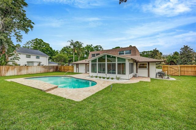 13313 GOLF CREST CIRCLE, Tampa, FL 33618