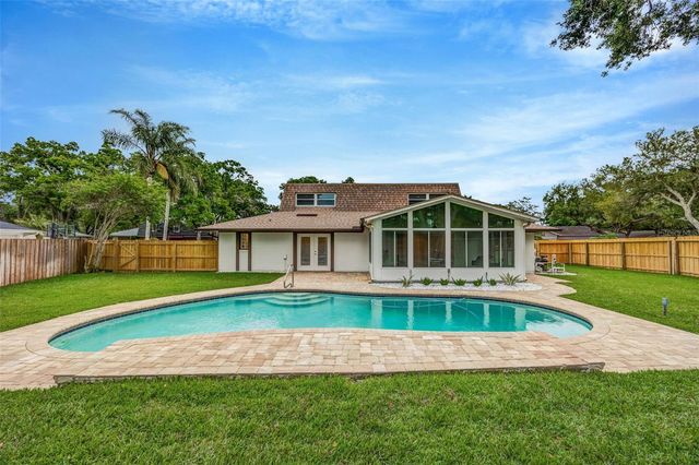 13313 GOLF CREST CIRCLE, Tampa, FL 33618