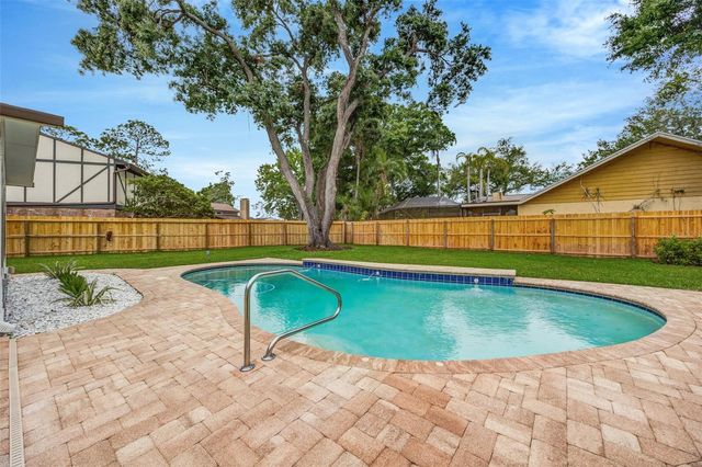 13313 GOLF CREST CIRCLE, Tampa, FL 33618