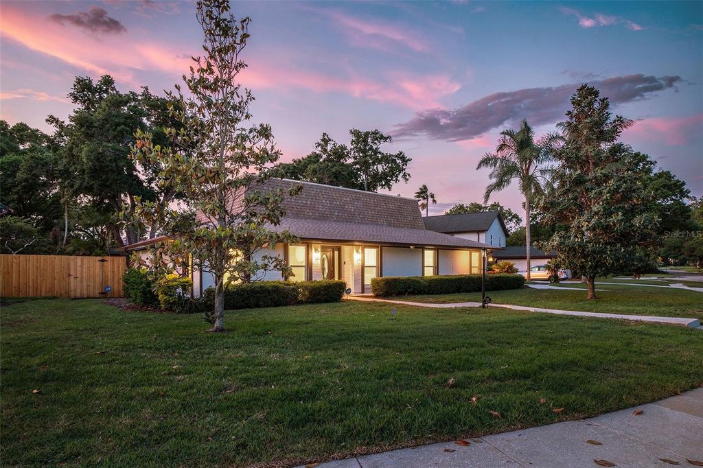 13313 GOLF CREST CIRCLE, Tampa, FL 33618