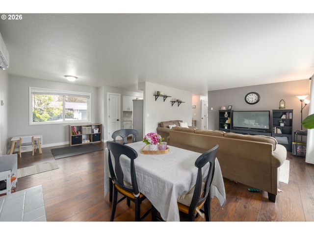 2463 MOORE St, Eugene, OR 97404