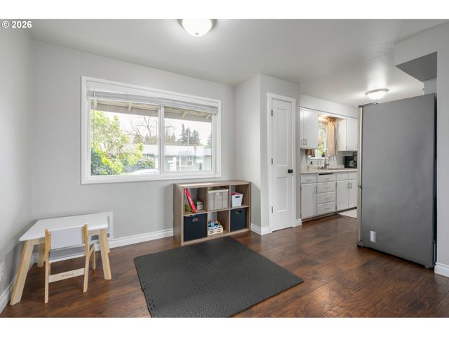 2463 MOORE St, Eugene, OR 97404