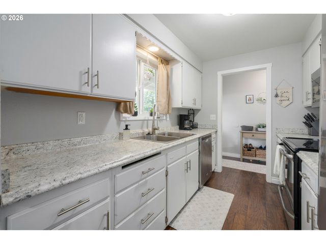 2463 MOORE St, Eugene, OR 97404