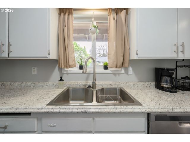 2463 MOORE St, Eugene, OR 97404