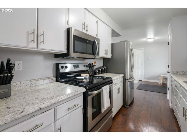 2463 MOORE St, Eugene, OR 97404