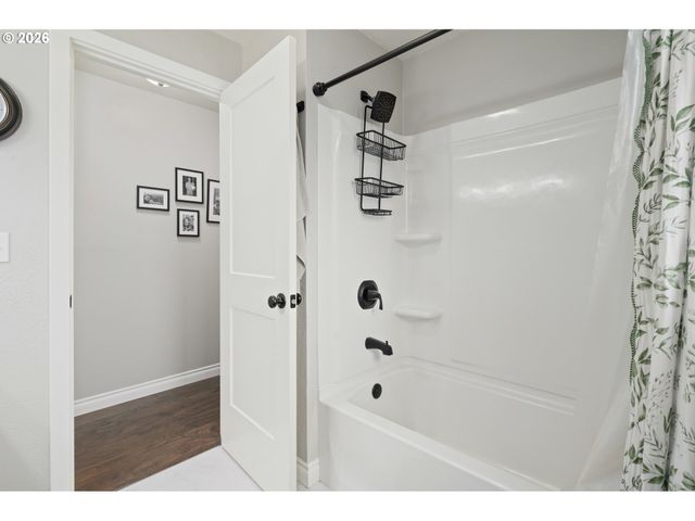 2463 MOORE St, Eugene, OR 97404