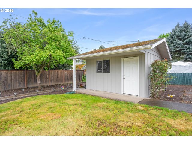 2463 MOORE St, Eugene, OR 97404