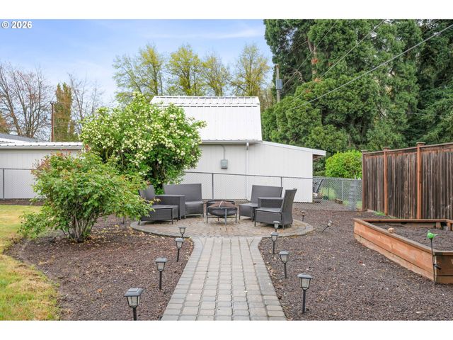2463 MOORE St, Eugene, OR 97404