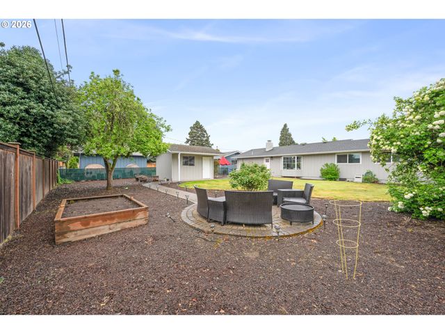 2463 MOORE St, Eugene, OR 97404
