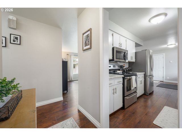 2463 MOORE St, Eugene, OR 97404