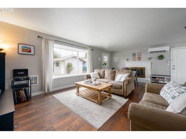 2463 MOORE St, Eugene, OR 97404