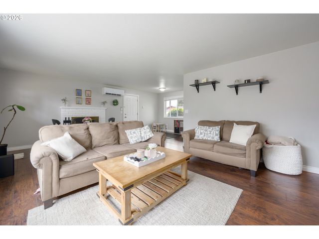 2463 MOORE St, Eugene, OR 97404