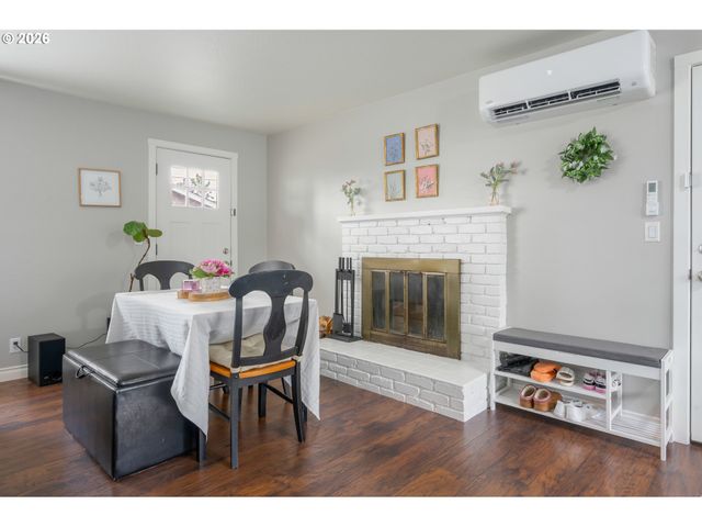 2463 MOORE St, Eugene, OR 97404